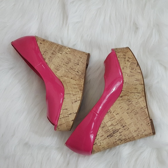 Fredrick's of Hollywood Hot Pink Patent Wedges 7 - Picture 6 of 6